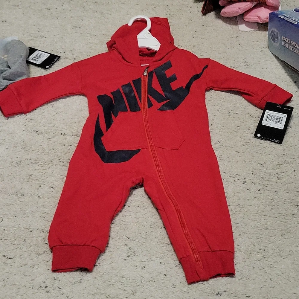 nike one piece with hoodie - Picture 2 of 3